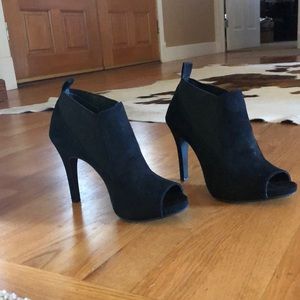 Black ankle shoes